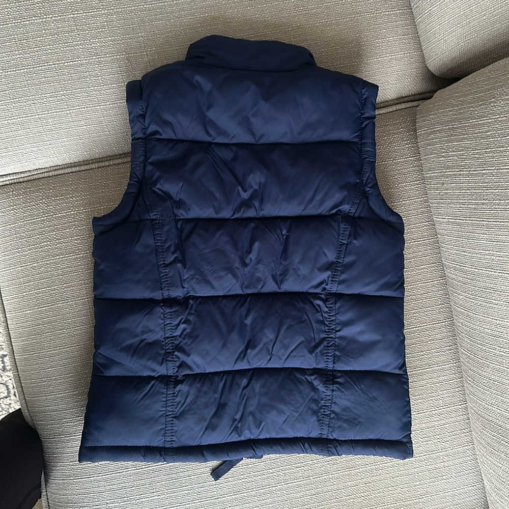 Mini Boden puffer vest in navy size 5-6 - Picture 7 of 8